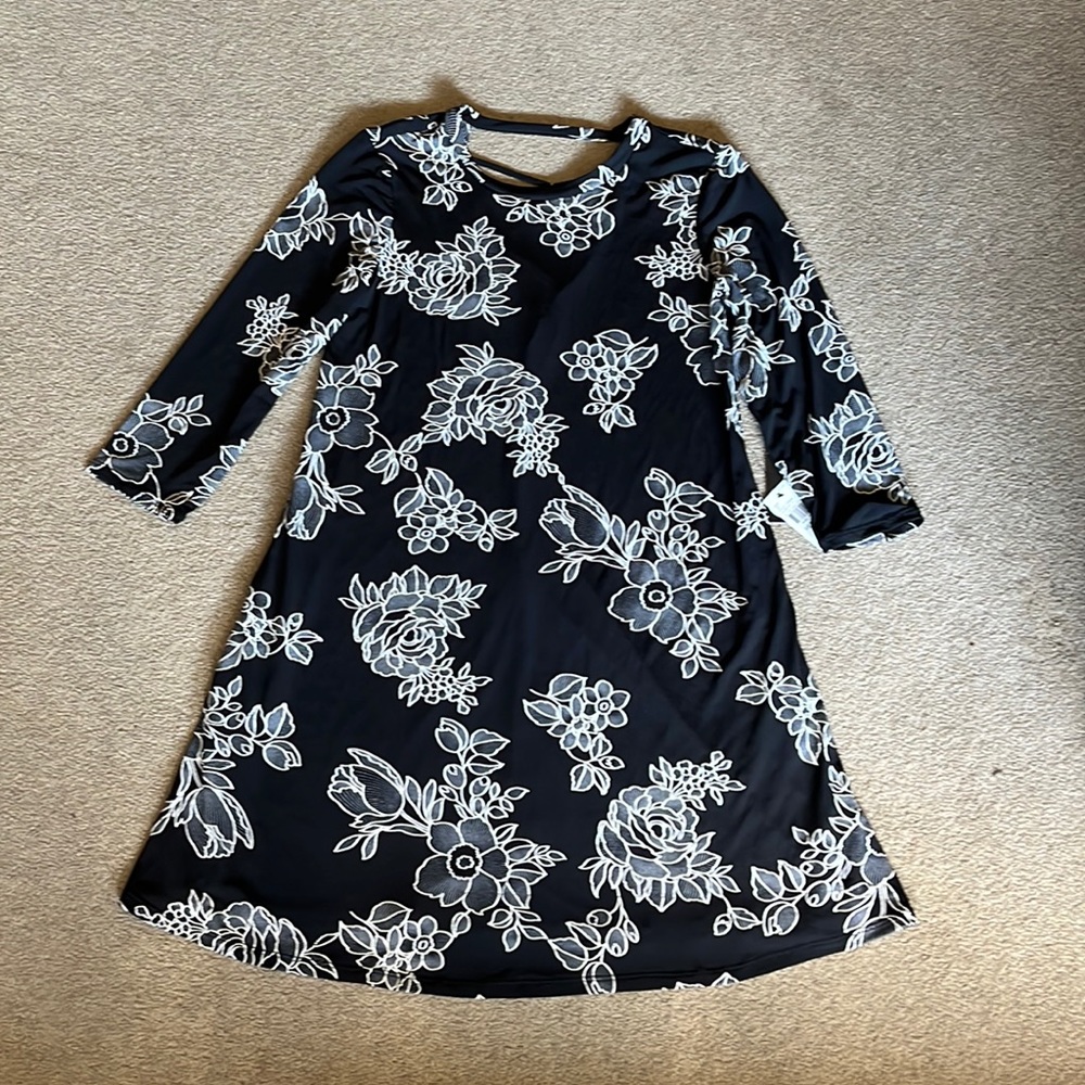 Women’s black/white floral dress